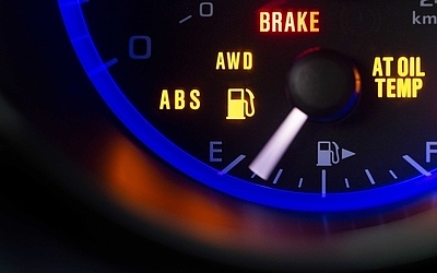 Is It Safe to Keep Driving When the Brake Light Turns On?